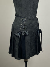 Load image into Gallery viewer, Black Floral Pleated Mini